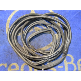 Mercedes W213 Tailgate Seal...