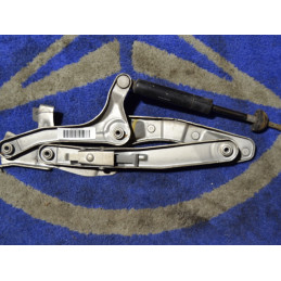 bonnet hinge driver side...